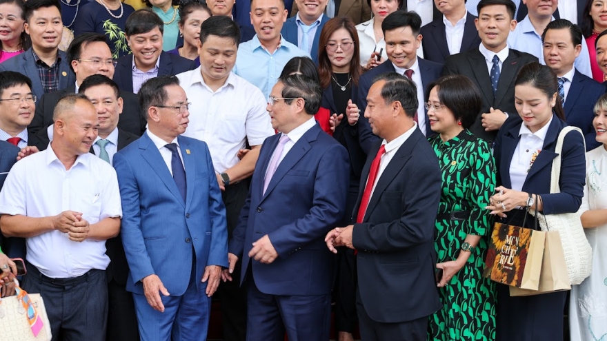 Thủ tướng: Nhà đầu tư không cần phải có kinh nghiệm, chỉ cần hiệu quả, lợi nhuận
